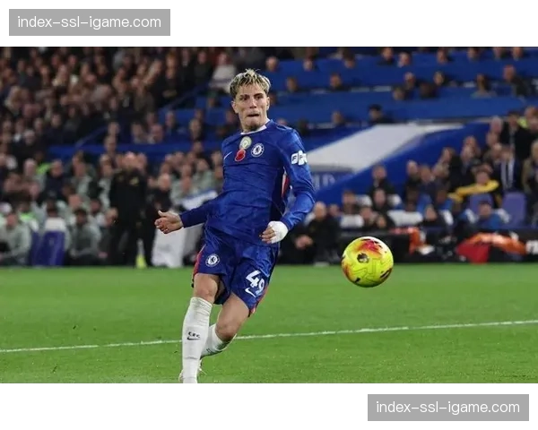 即时：曼联vs埃弗顿半场战罢，加纳乔梅开二度，曼联2-1领先