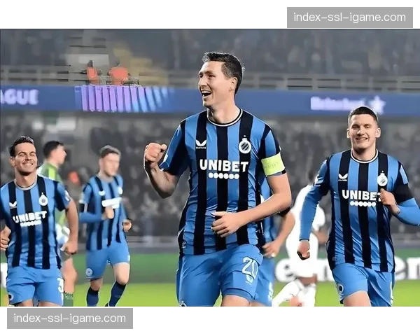 暖心一幕:对手球员受伤,伯恩利门将主动将球踢出边线中断进攻 暖心一幕:对手球员受伤,伯恩利门将主动将球踢出边线中断进攻