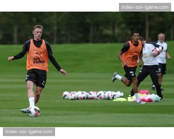 事件脉络:解析纽卡斯尔联下半场的战术调整,朗斯塔夫前插如何激活右路纵深 事件脉络:解析纽卡斯尔联下半场的战术调整,朗斯塔夫前插如何激活右路纵深