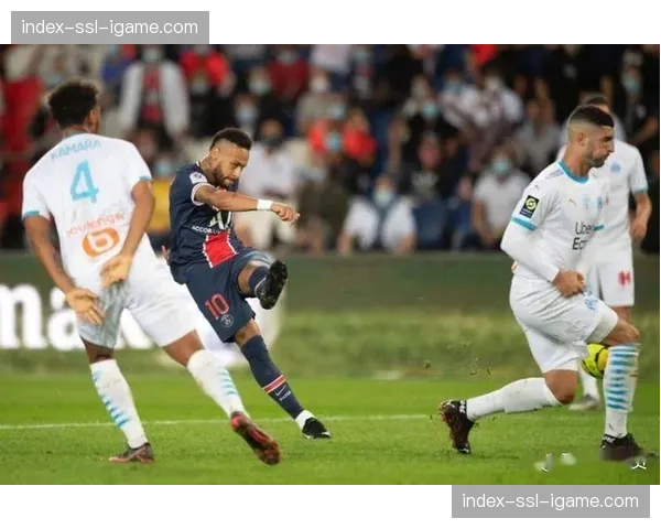 法甲争冠格局：巴黎领跑优势明显，里昂马赛紧追不舍